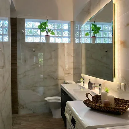 아파트 Oasis Luxury Detached House In With Hydromassage 테살로니키