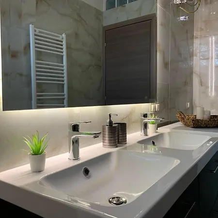 Oasis Luxury Detached House In With Hydromassage * 테살로니키