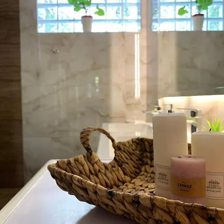 Oasis Luxury Detached House In With Hydromassage 아파트 *