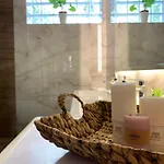 Oasis Luxury Detached House In With Hydromassage شقة *