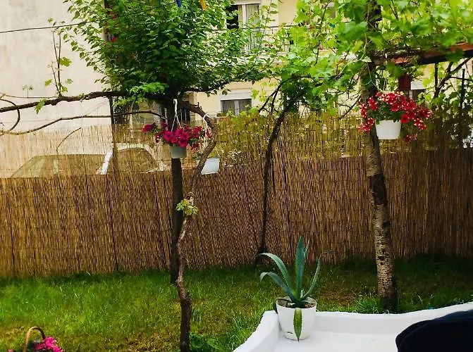 Oasis Luxury Detached House In With Hydromassage Apartman